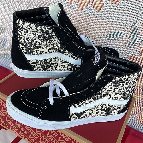 Vans Sk8-Hi
Skull Tapestry Black/Bone
VN0A7Q5N95X
Men’s sneakers - Picture 11 of 16